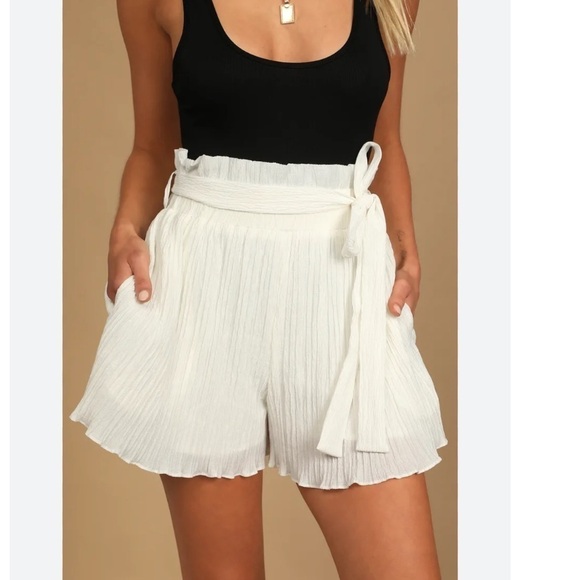 🆕 LULUS Pleat Yourself White Pleated High-Waisted Paperbag Shorts Size S - Picture 2 of 9